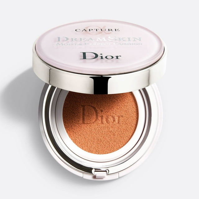 Dior Capture Dream Skin Moist and Perfect Cushion SPF 50 Medium Beige 030